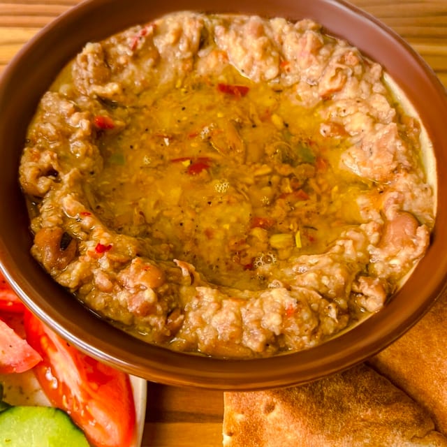 Foul Mudammas with Pita Bread.